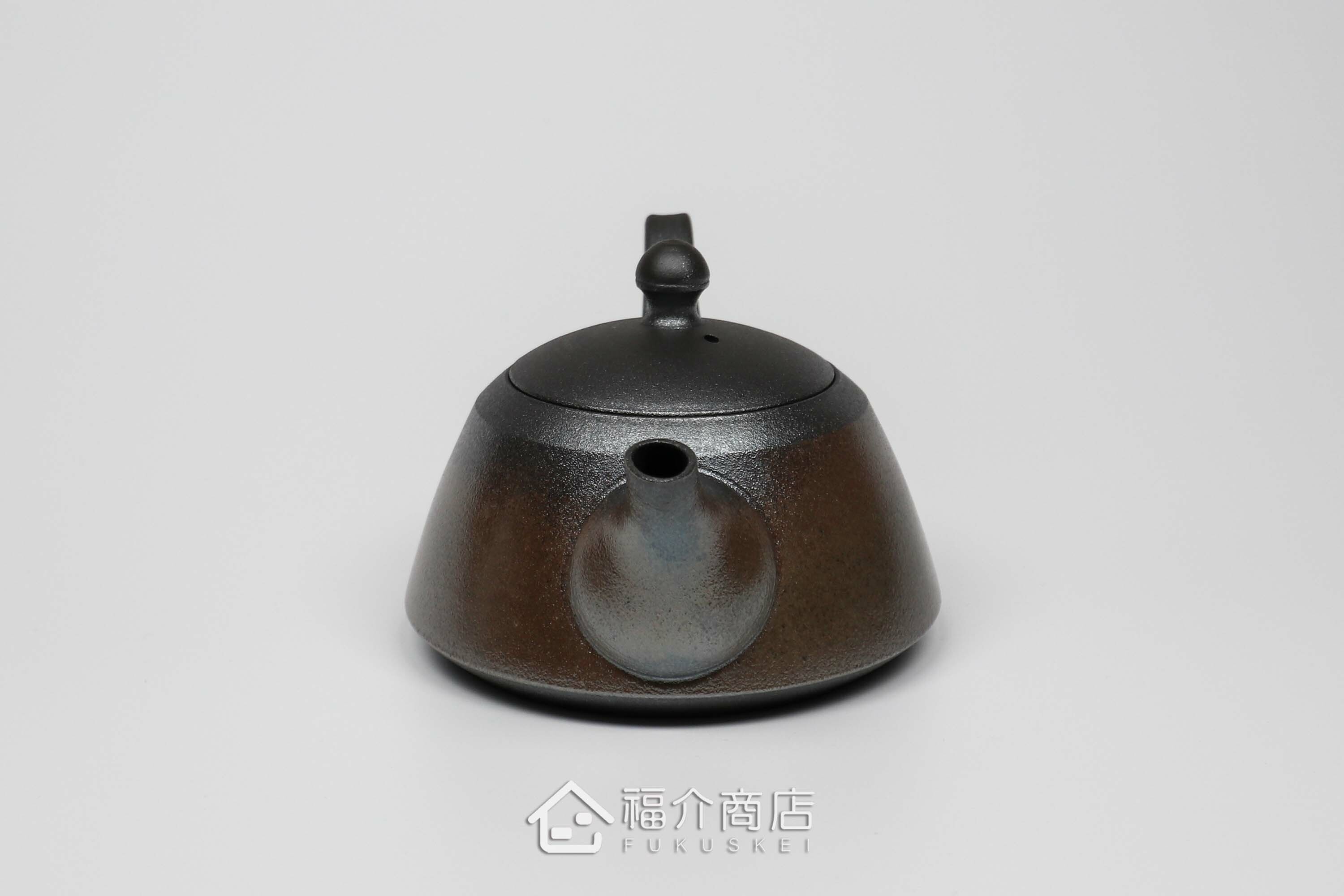 泡茶用的日本陶瓷茶壺