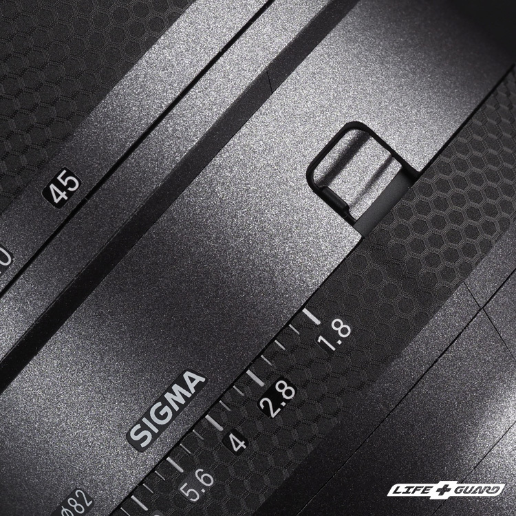 LIFE+GUARD 霧灰貼膜質感特寫，LIFE+GUARD 設計風格