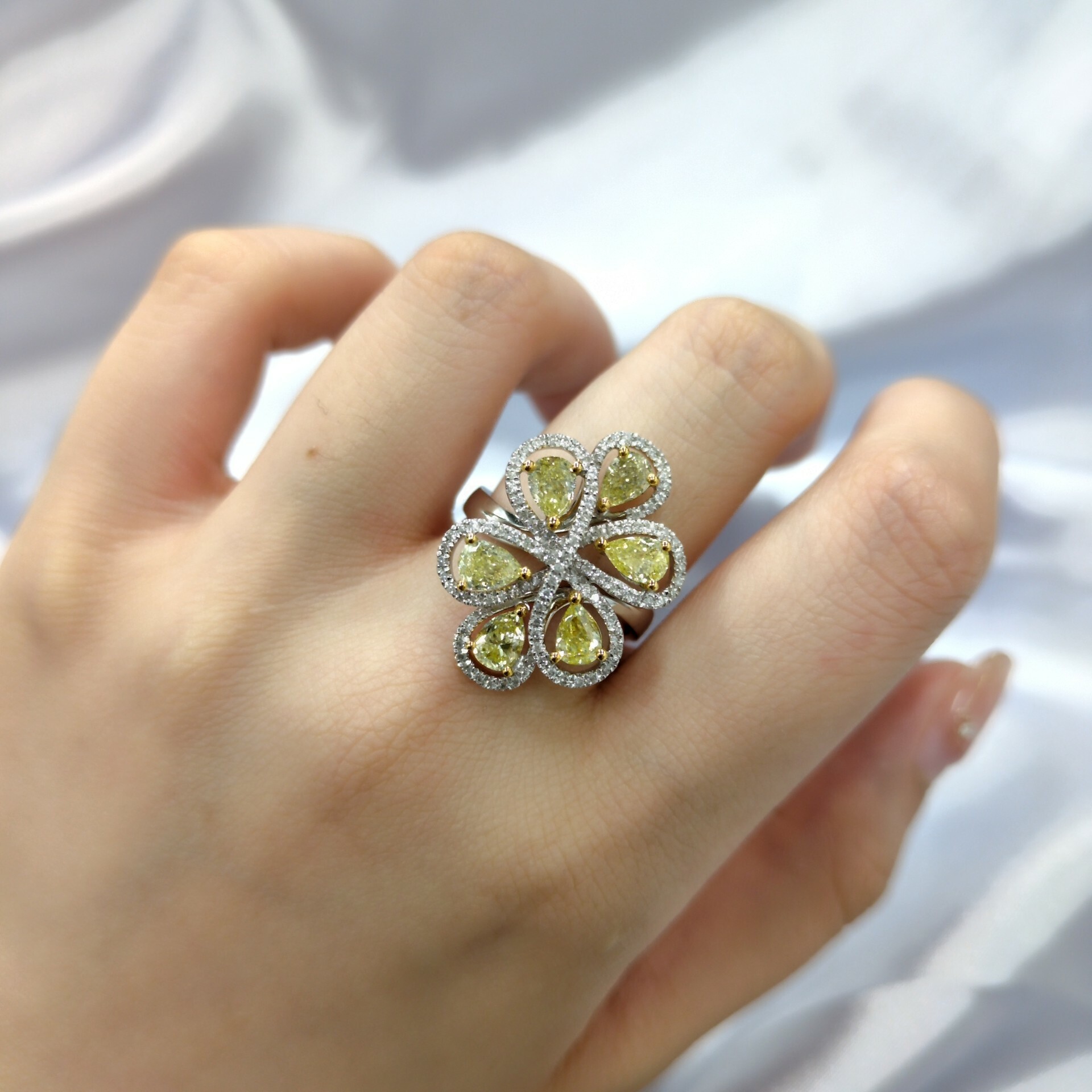 18K Gold 2.33ct Diamond Ring