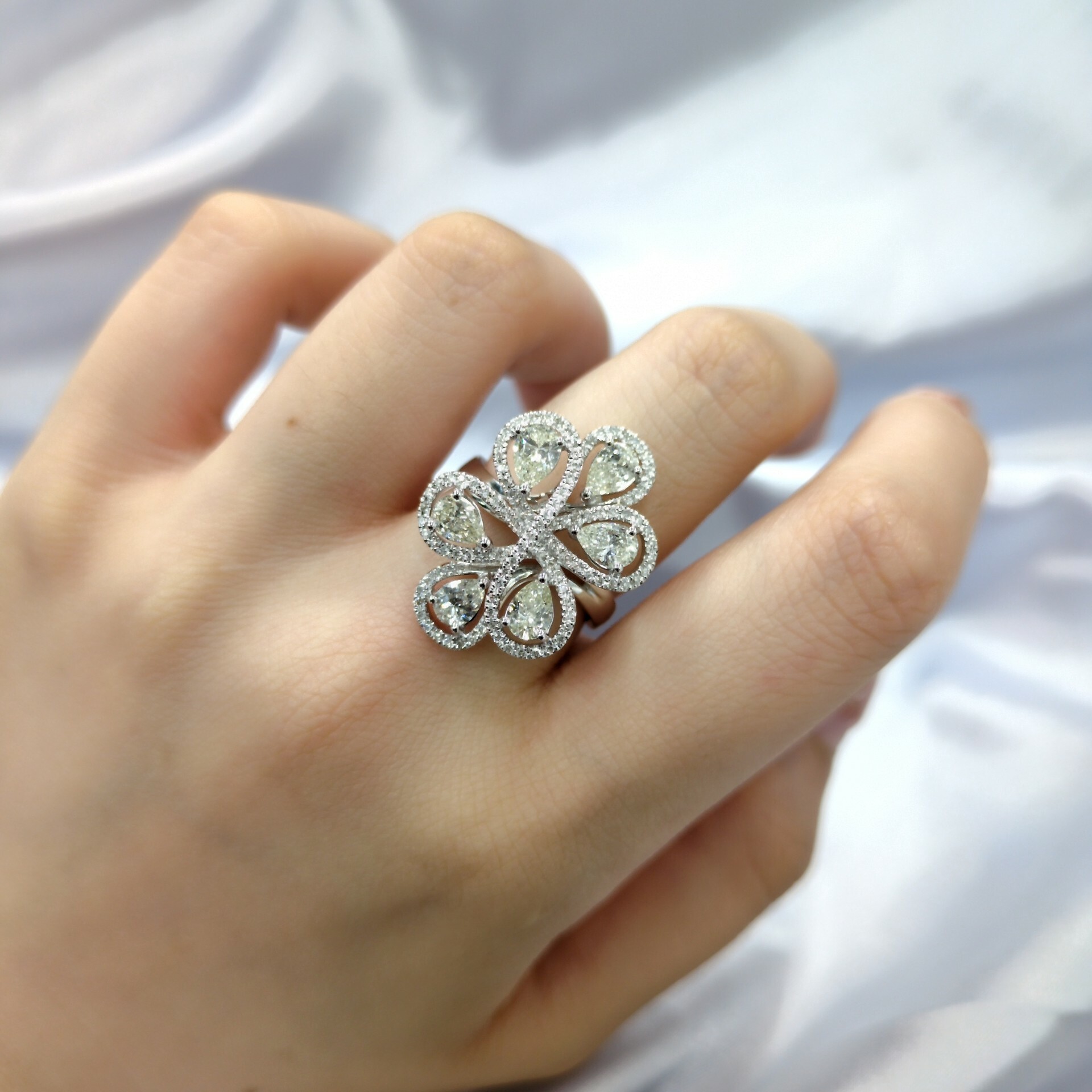 18K White Gold 1.72ct Diamond Ring