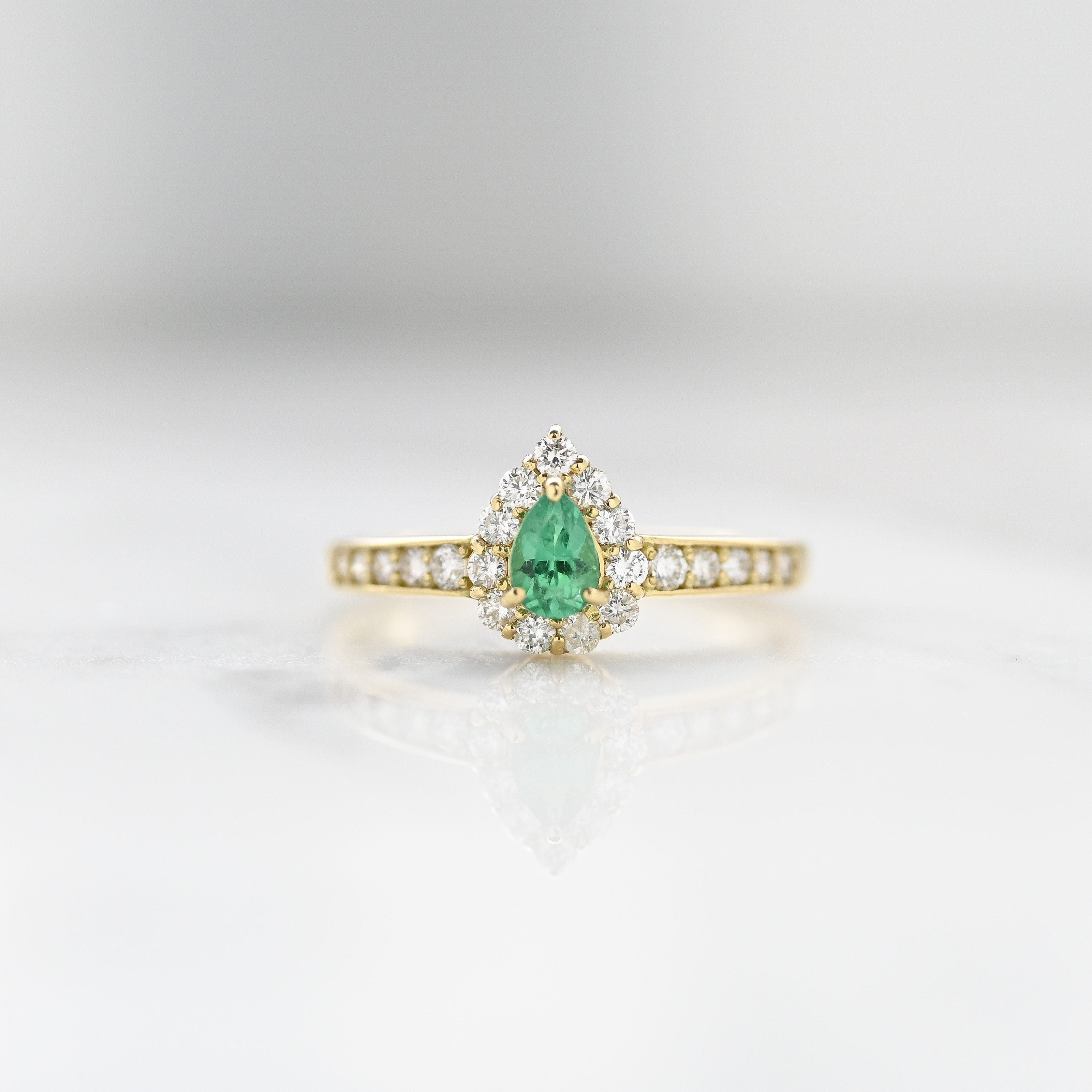 18K Emerald Diamond Ring