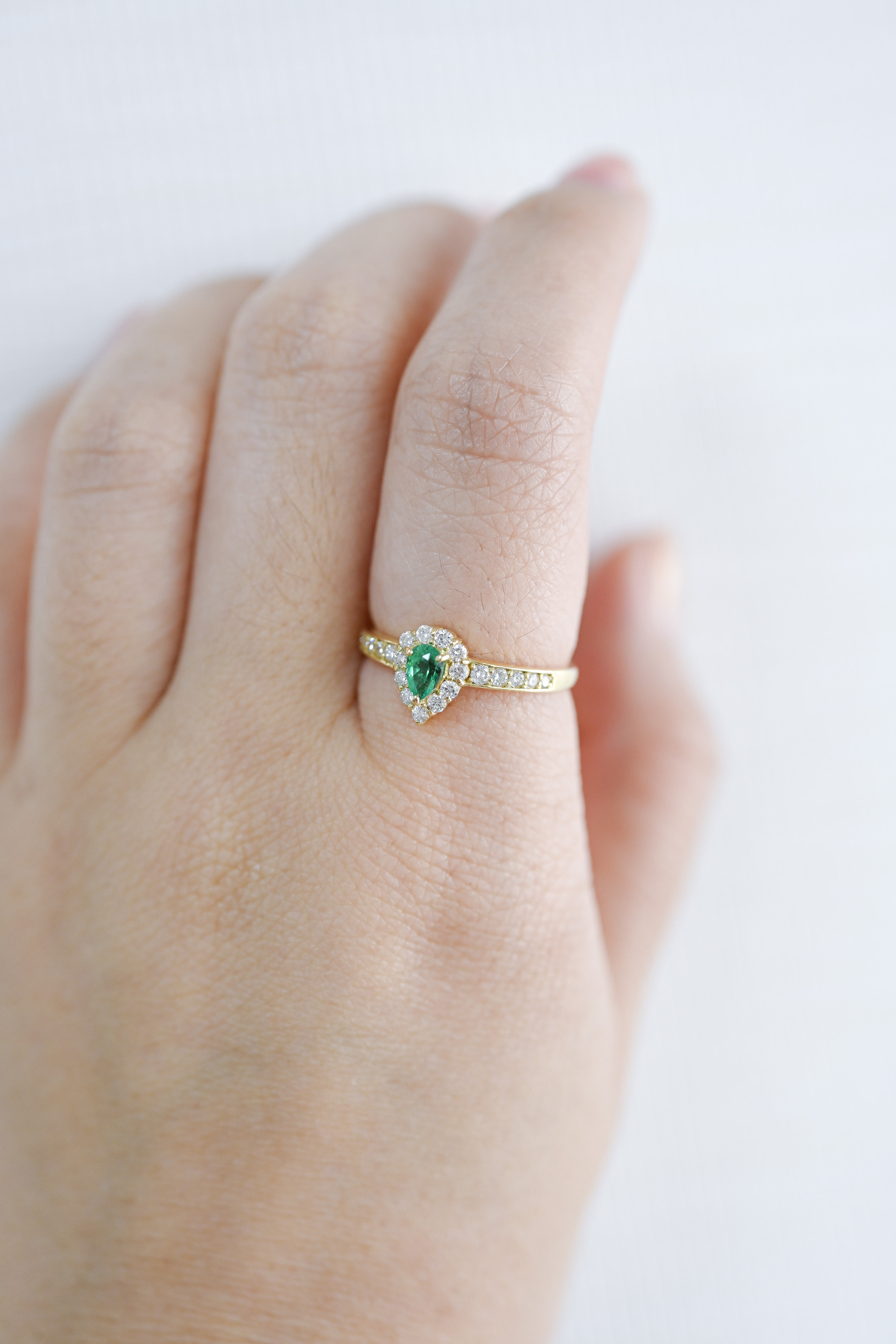 18K Emerald Diamond Ring