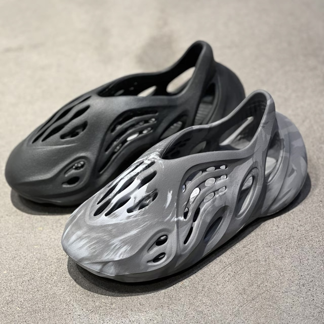 "代購" Yeezy Foam Runner 拖鞋 全黑 ONYX HP8739 炭灰 GRANITE IE4931