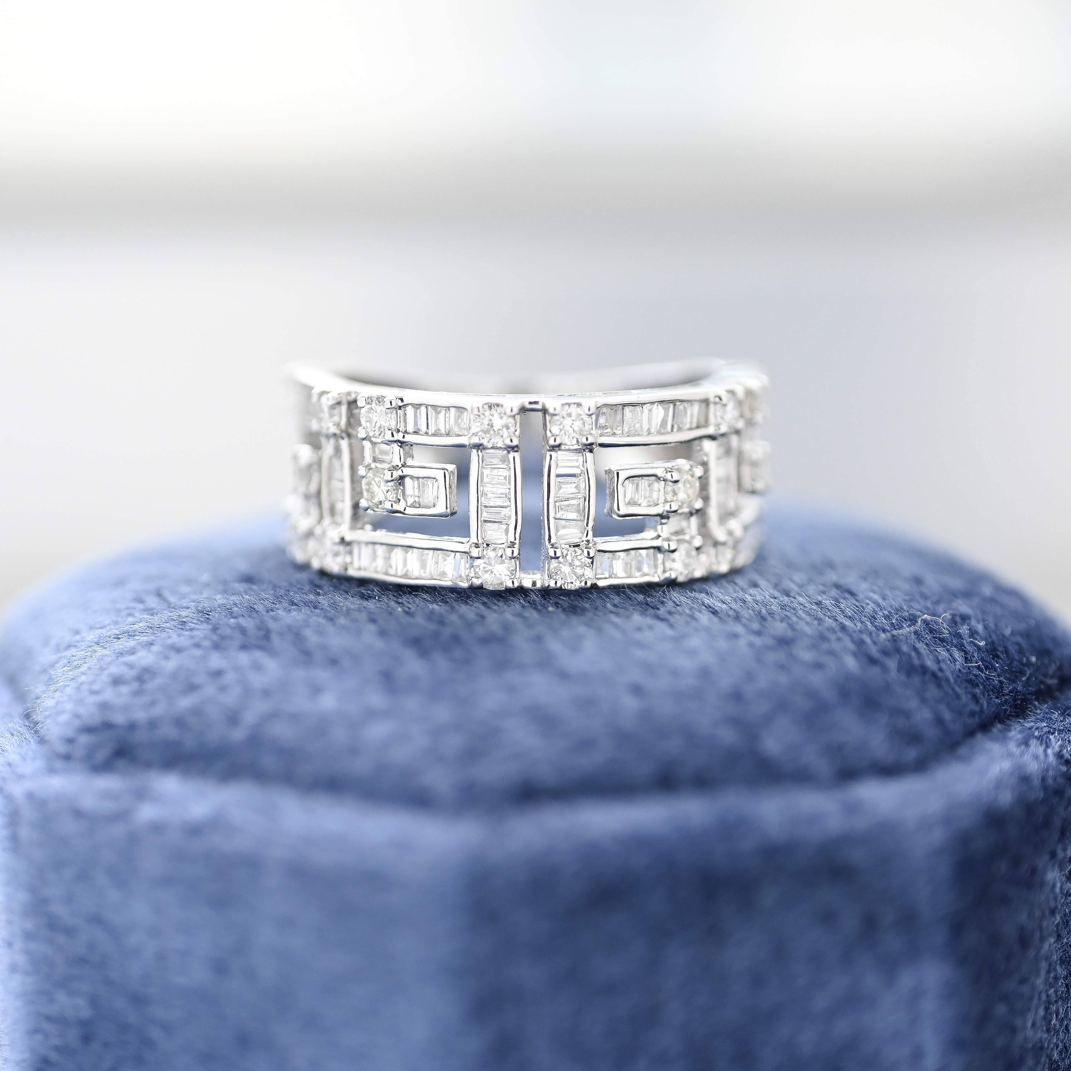 18K Laberinto Diamond Ring