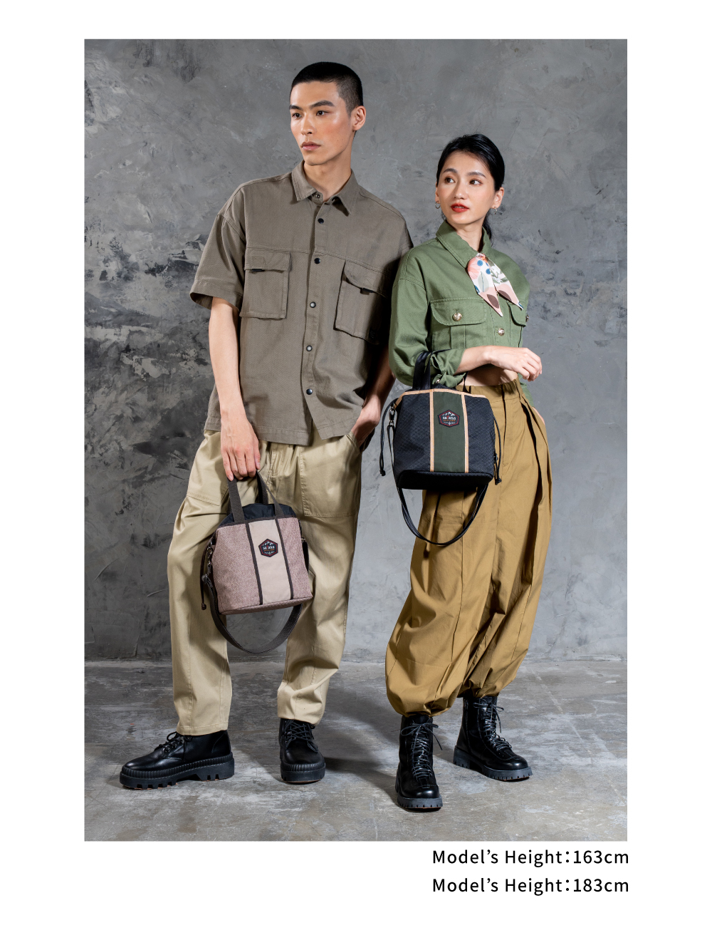 satana Explore 探索束口手提包 奶茶色拼接 SOSE0050-421 男女穿搭比例照