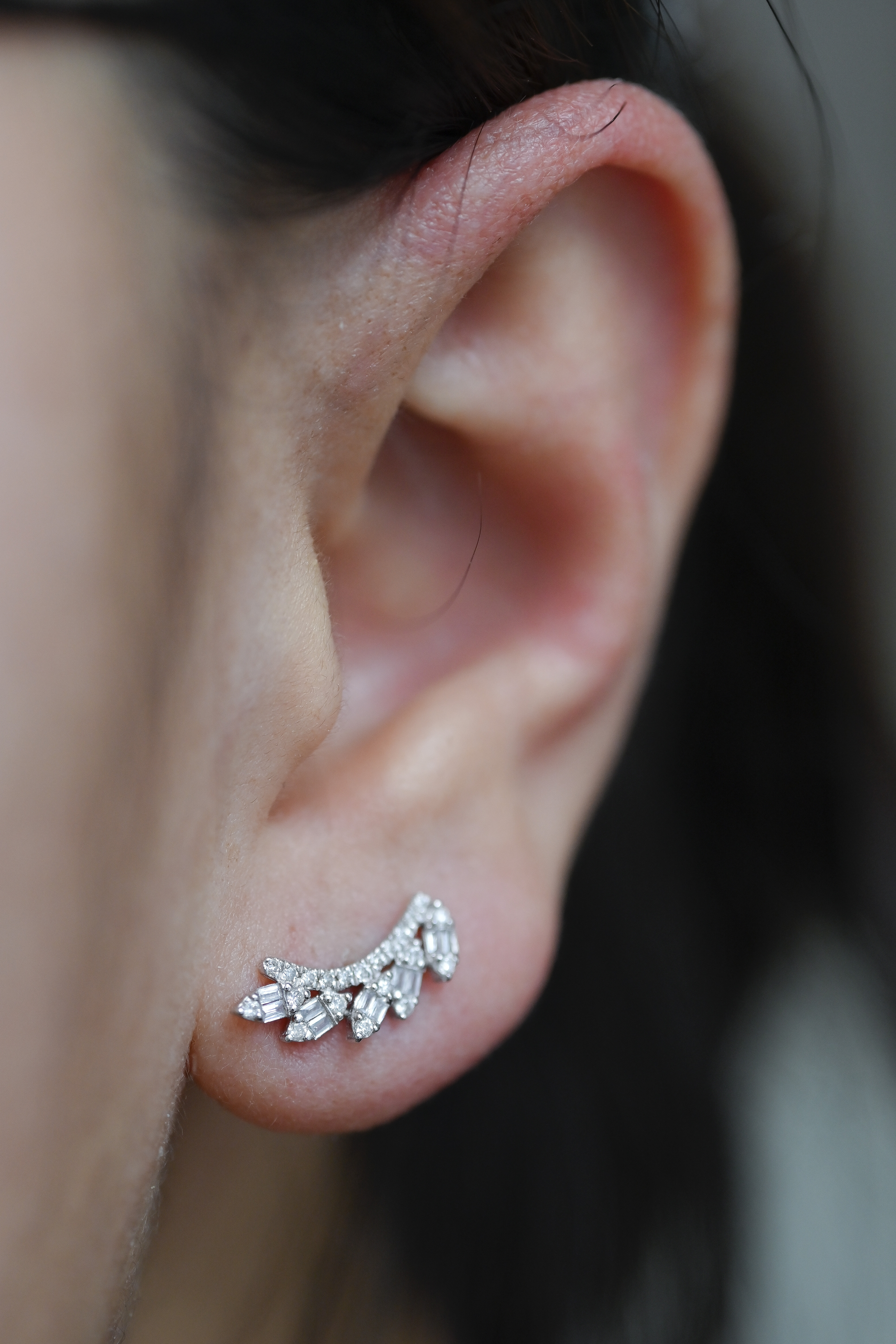 18K Hoja Diamond Earrings