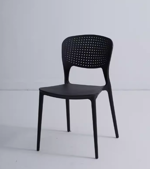 Hot selling simple thick backrest plastic dining chair (black) (size: 47*50*79CM)