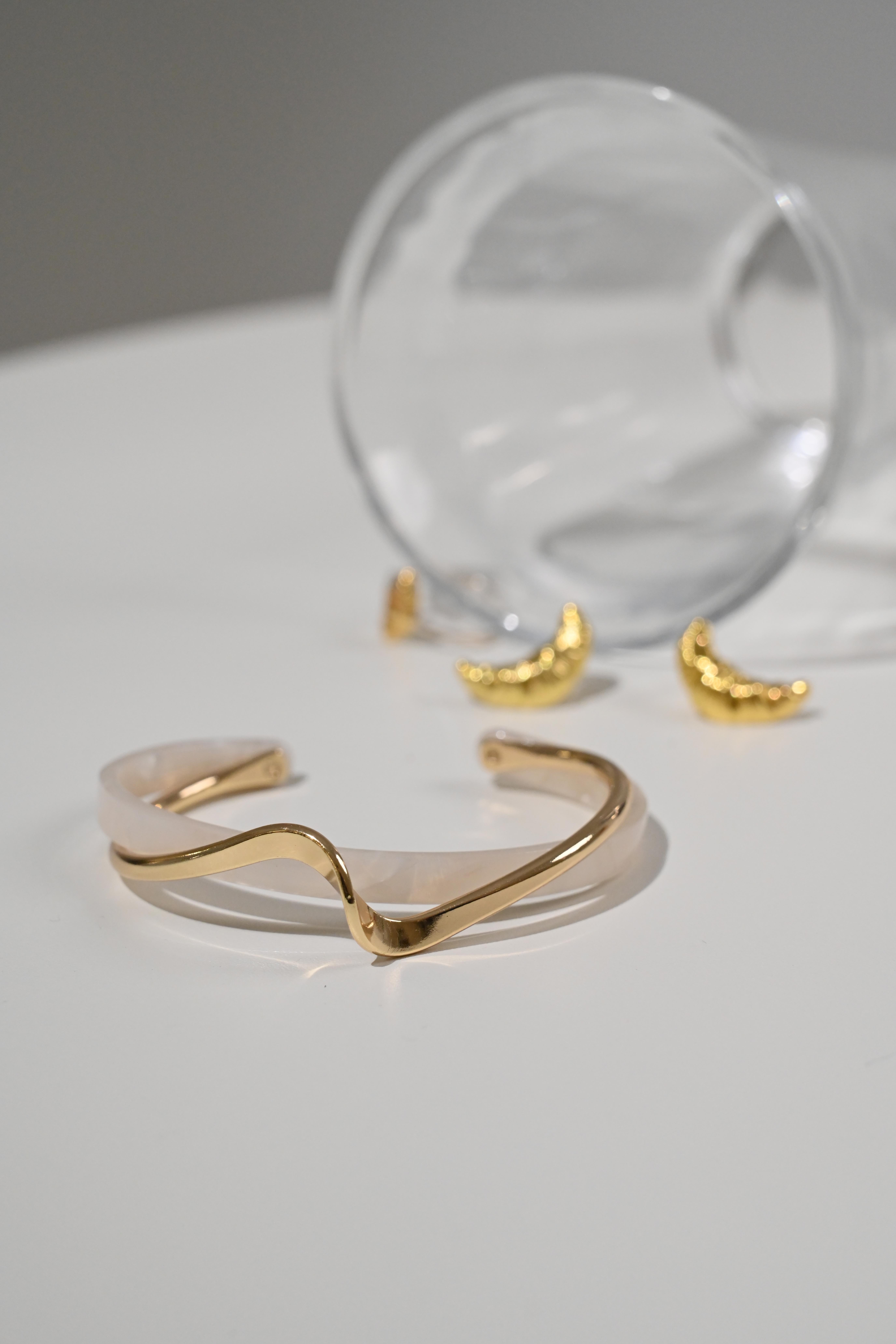 【現貨】COCO, JASMINE 白琉璃金手環 BM0151