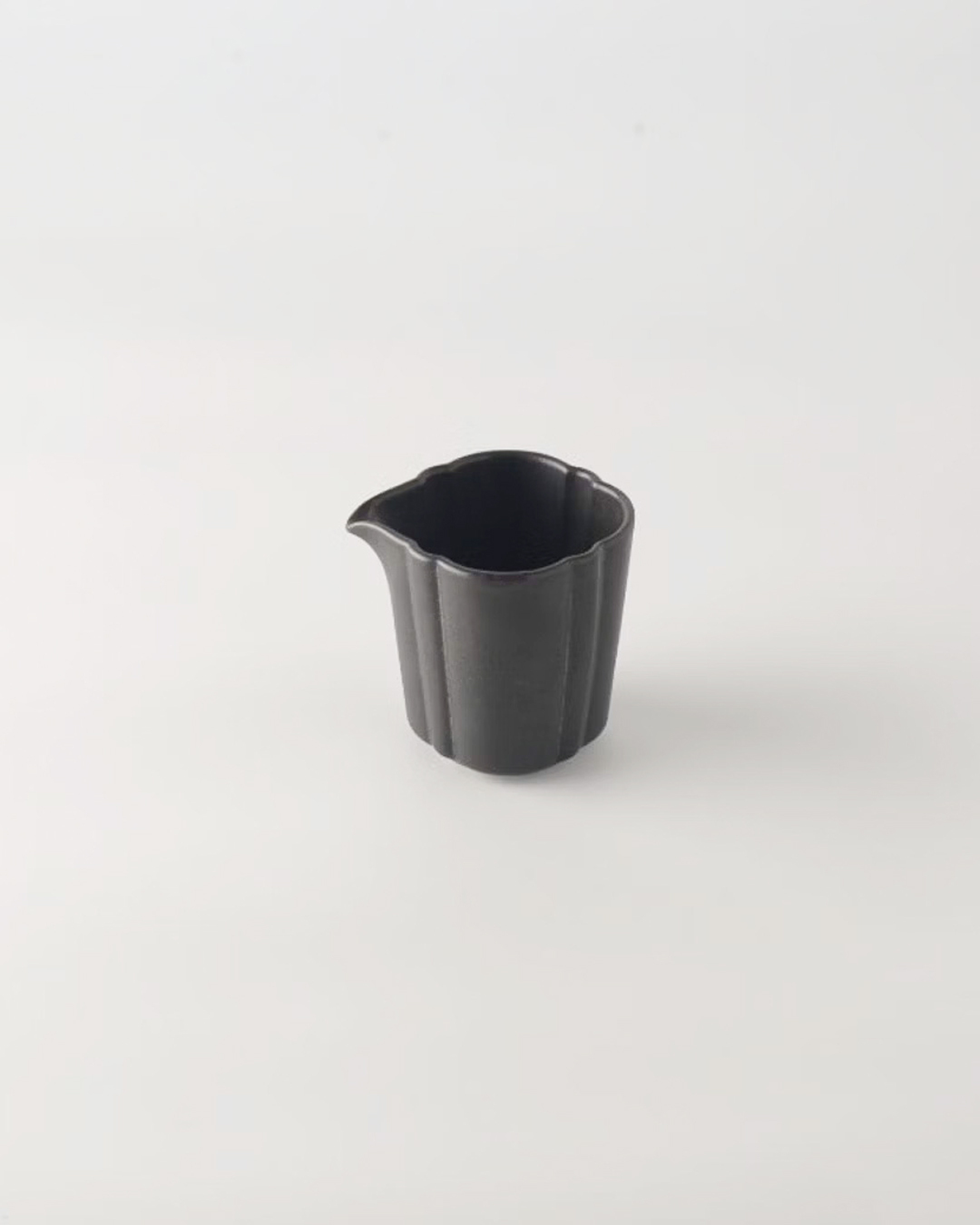 Veillee Creamer Pitcher L Black｜studio m'
