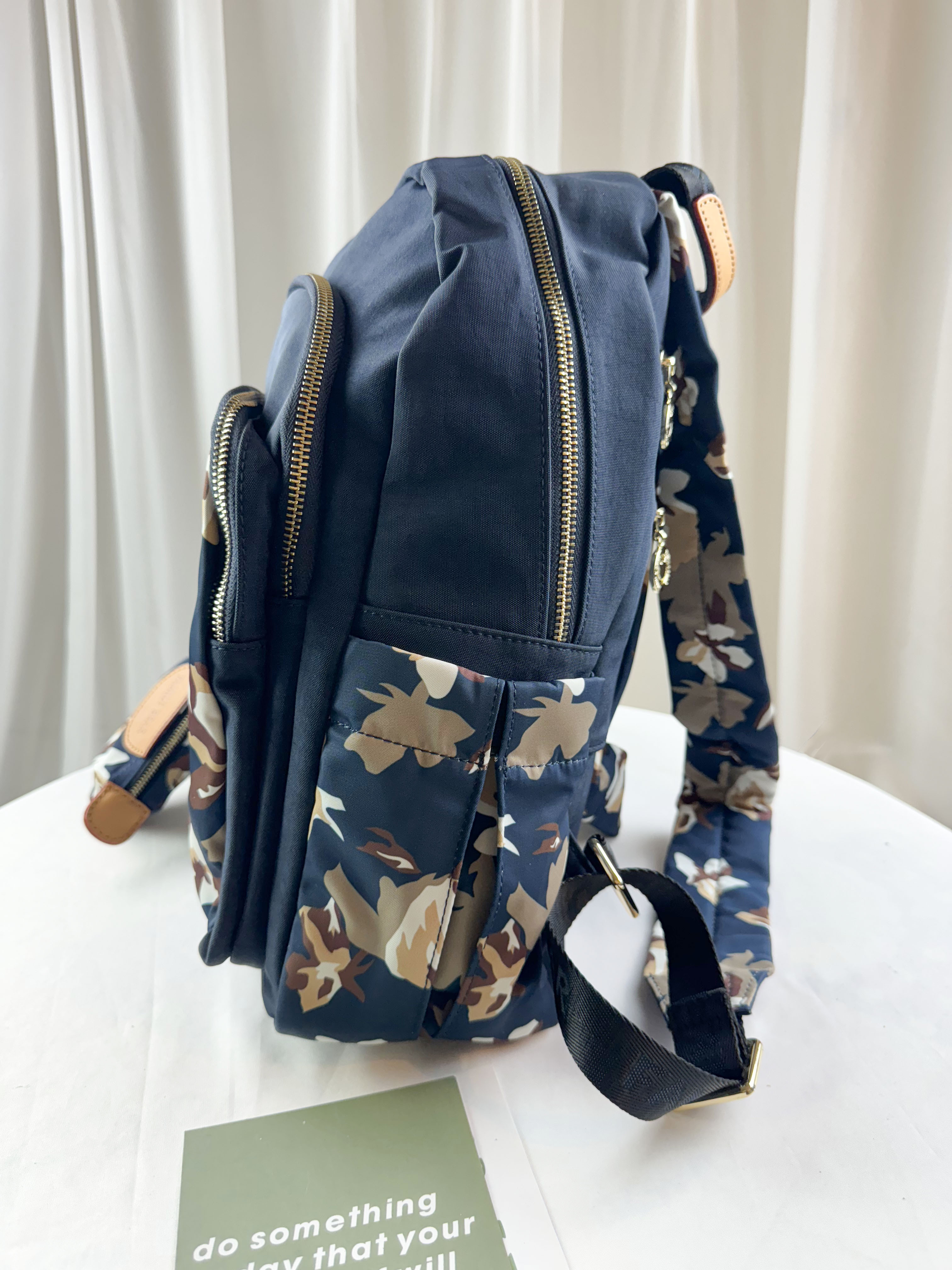 FamilyBear 蝴蝶花拼接藍防潑水防盜後背包 附零錢包  #2847