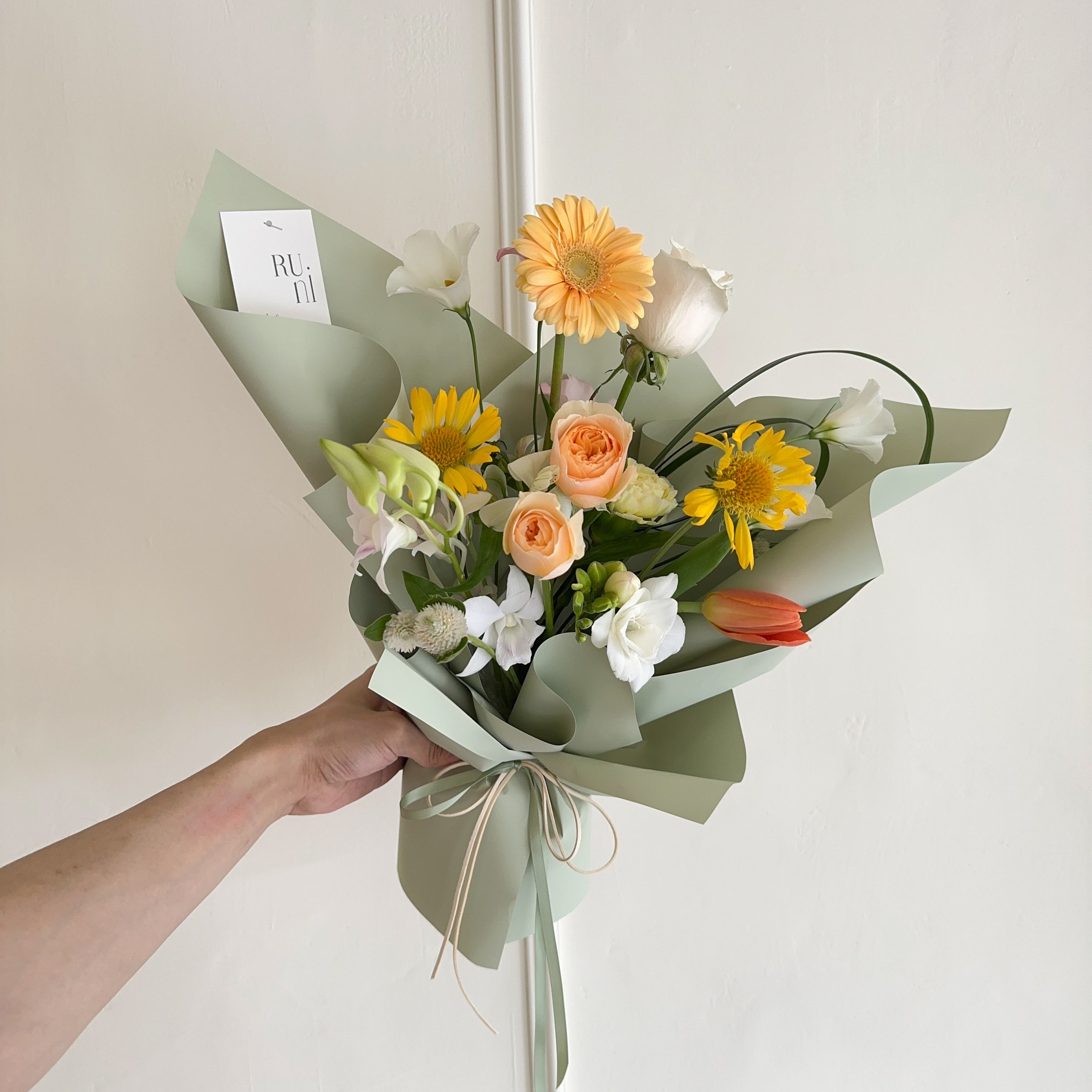 微微晨光-白橘色系鮮花花束