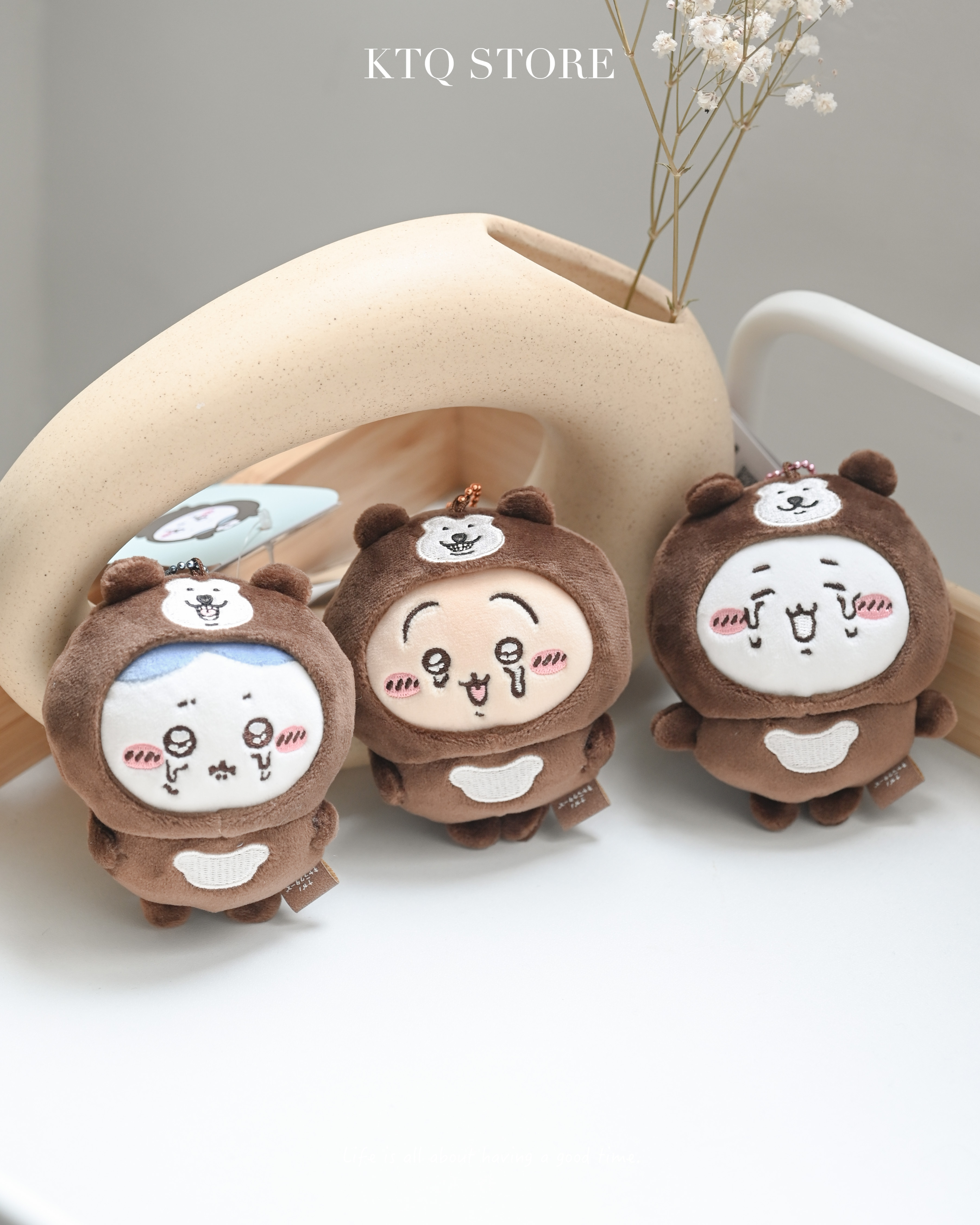 KTQ STORE ‧ 日本 Chiikawa 吉伊卡哇 馬來熊裝 自嘲熊系列 吊飾 鑰匙圈