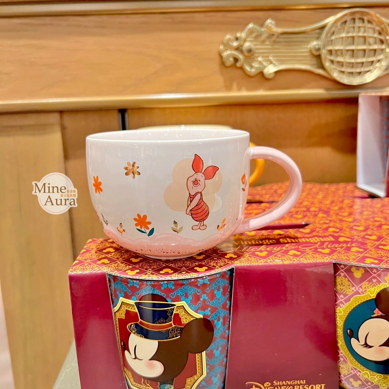 小豬 皮傑 piglet 拿花 圖案 馬克杯 水杯 小熊維尼 Winnie the Pooh -上海迪士尼樂園