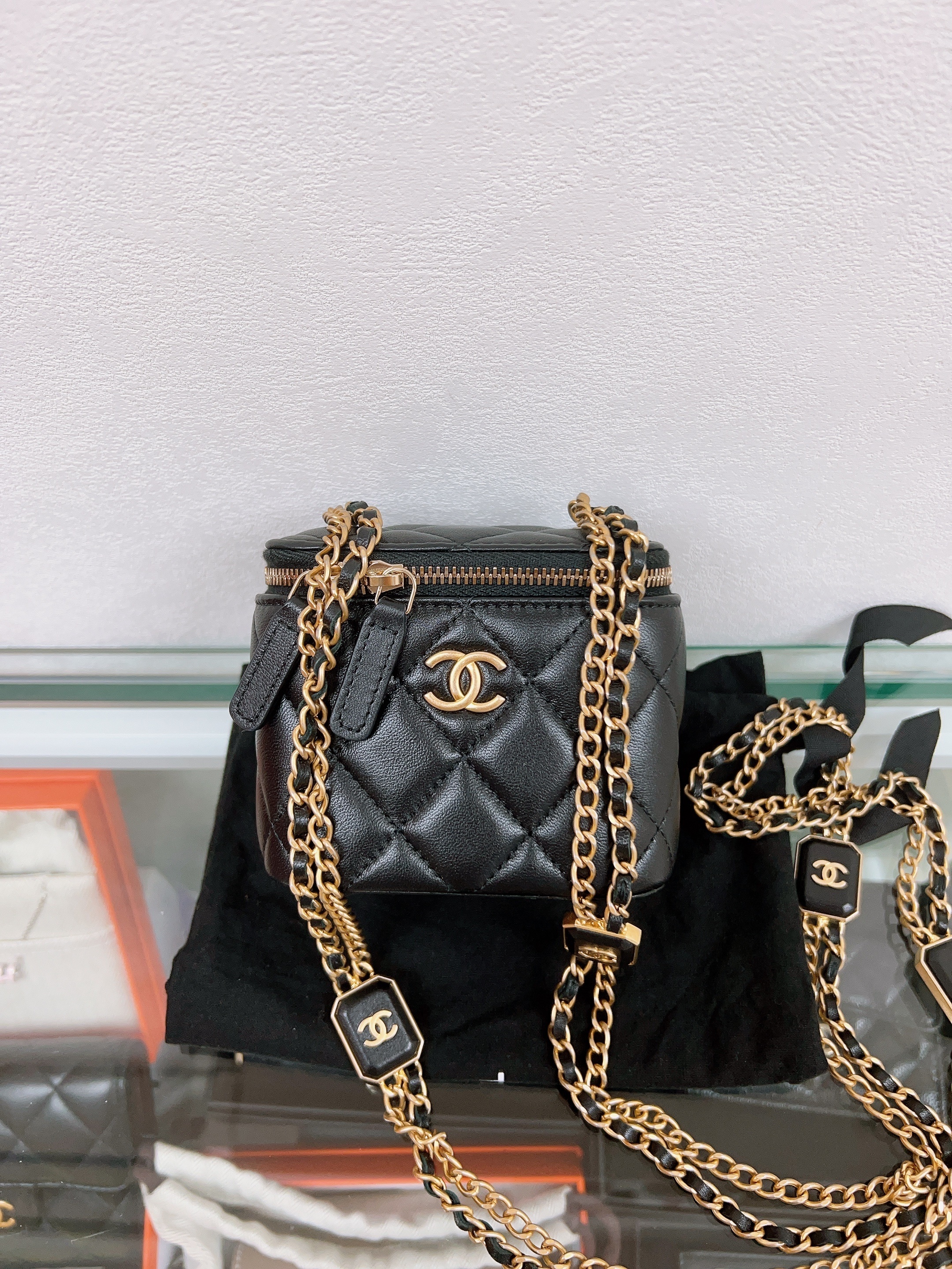 Chanel 22b mini vanity 小方糖 (black lambskin)