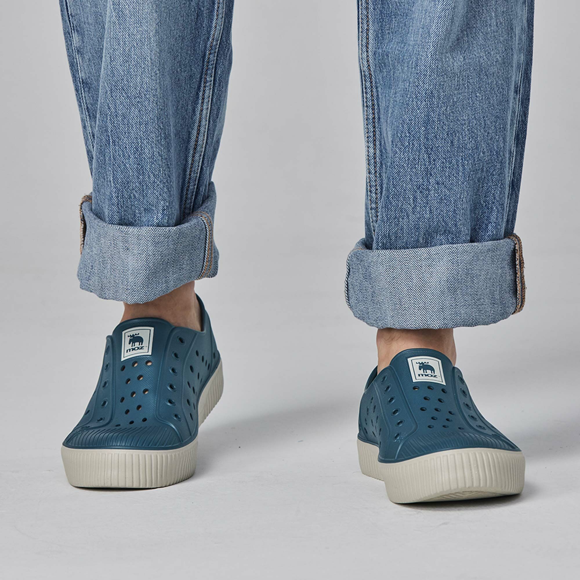 moz瑞典 駝鹿 雙色洞洞餅乾水鞋 (海峽藍) 全球首創 舒適厚底 防潑水-附鞋扣