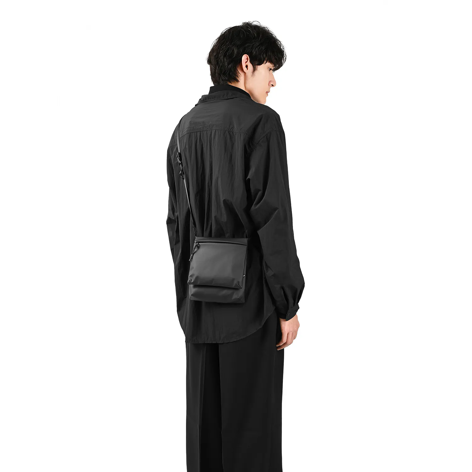 【FyberForma】LAYR Std. 側背隨行包 黑