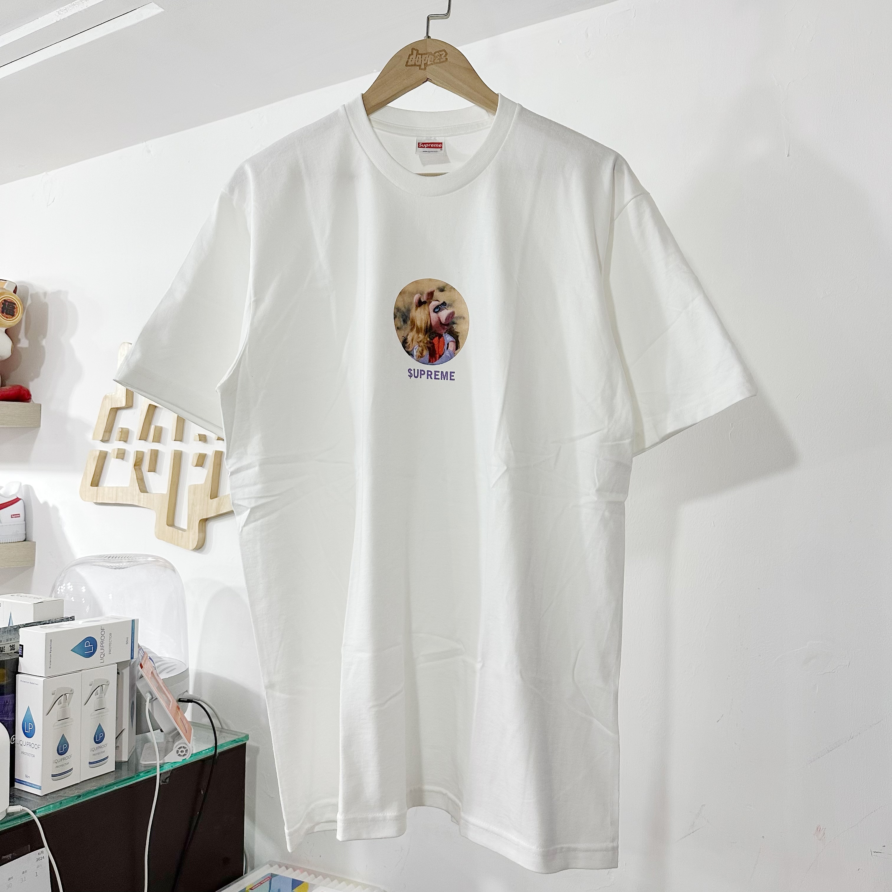 SUPREME SS24 MISS PIGGY TEE WHITE