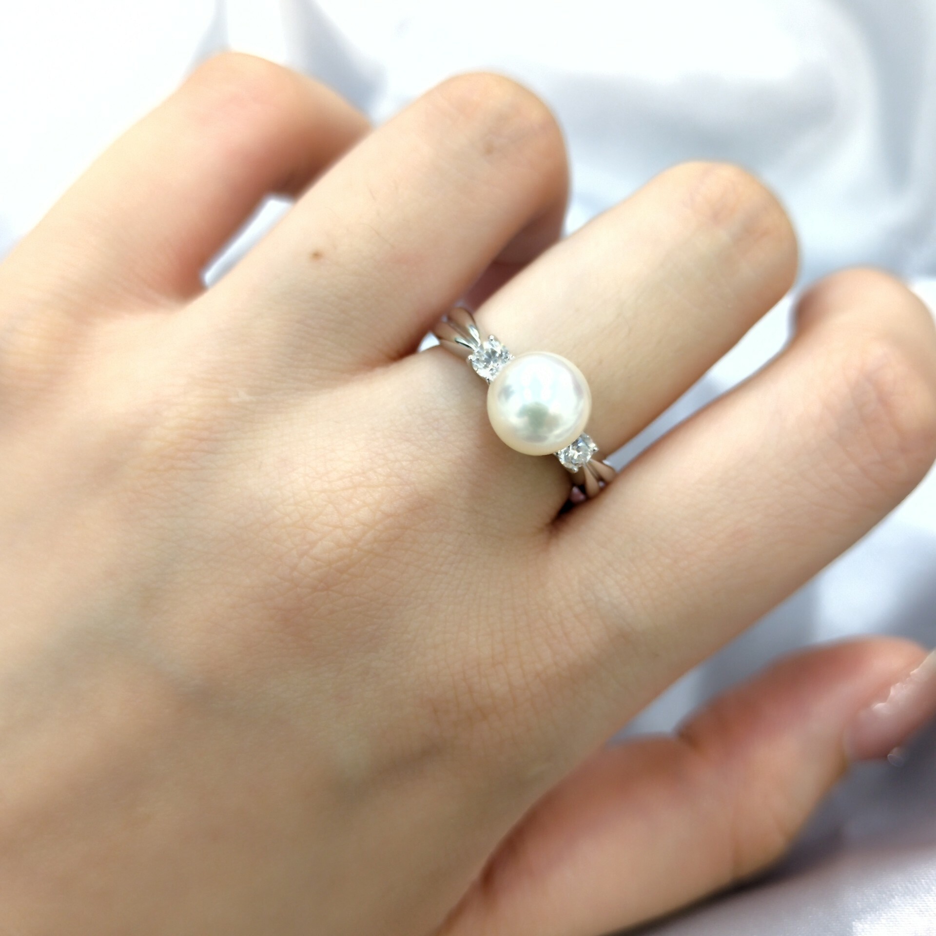 18K White Gold 0.24ct Diamond and Pearl Ring