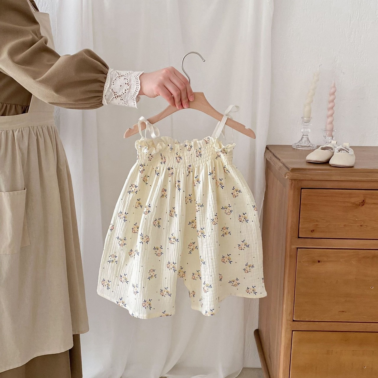 吊帶碎花連身裝