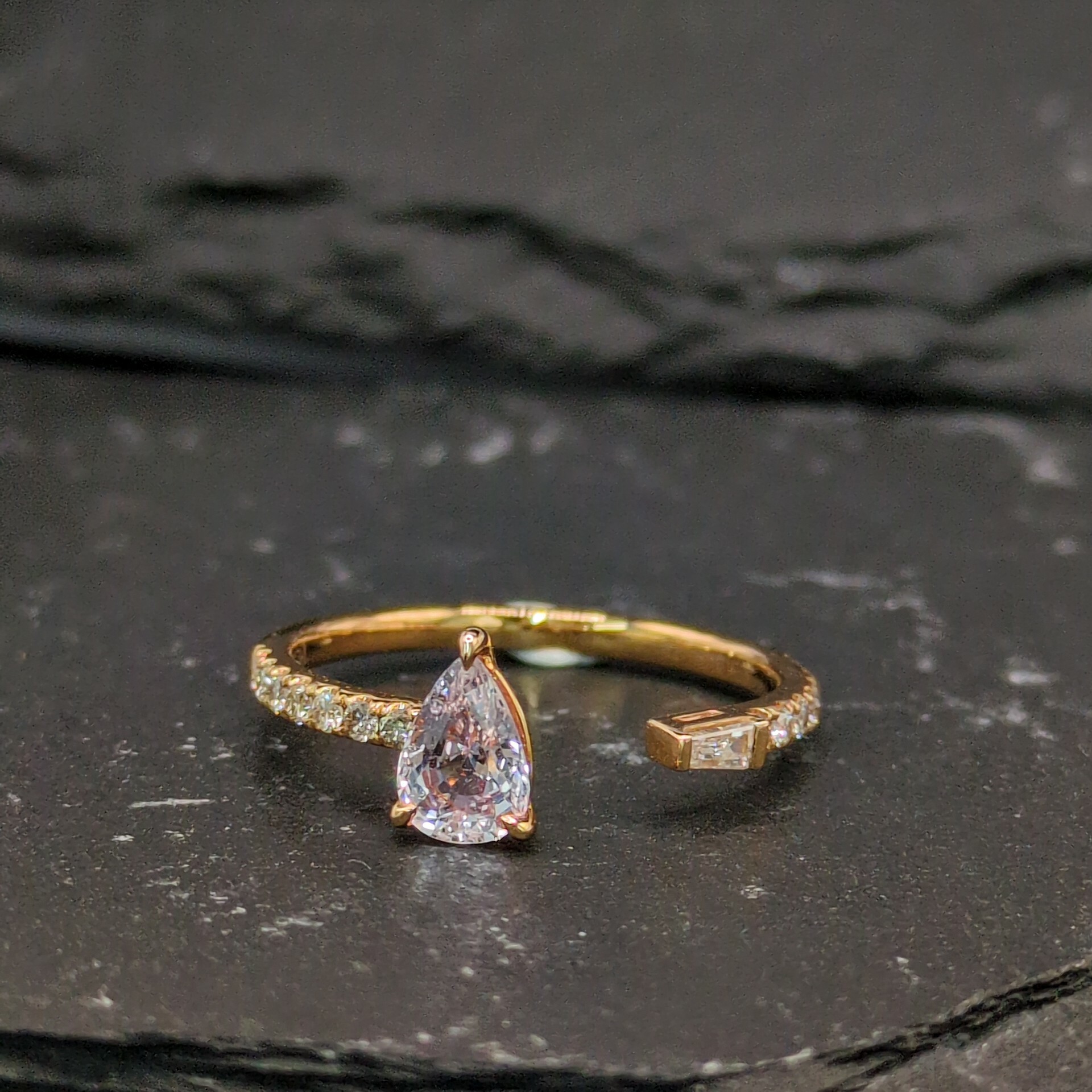 全新18K玫瑰金【單粒54份粉紅藍寶】配18份鑽石戒指