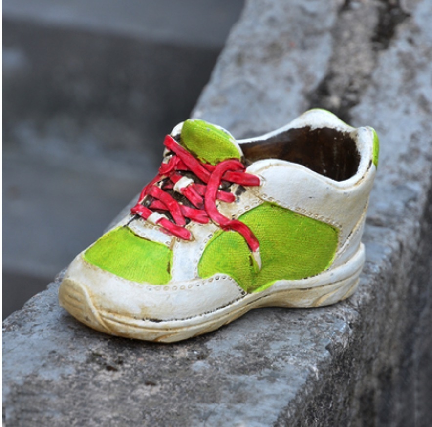 Hot style distressed big-toe shoe succulent flowerpot (fluorescent green)