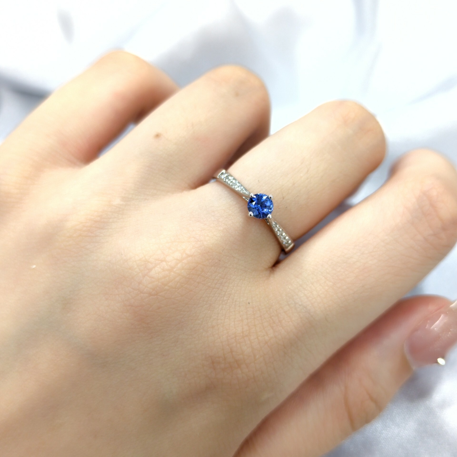 全新18K白金【單粒28份藍寶石】配5份鑽石戒指