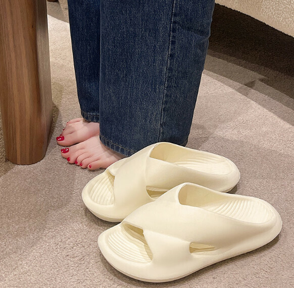 Popular soft-soled slippers [white - cross strap] (size: 36-41) [please contact customer service to confirm the delivery size after placing the order]
