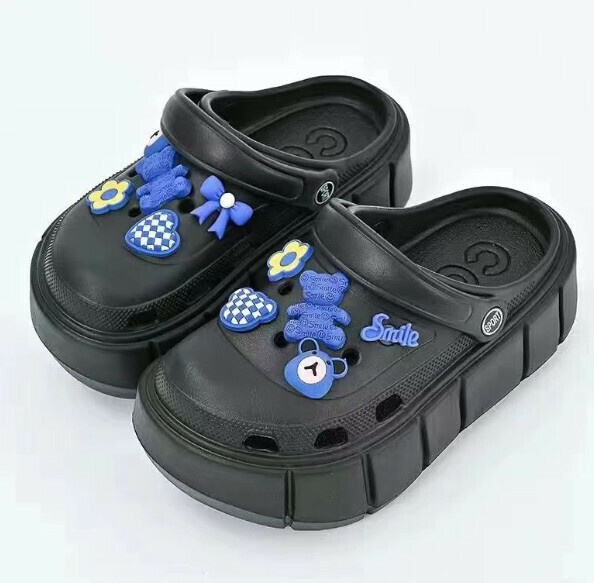 Popular thick-soled beach shoes [36-41 sizes] [5016 black [blue bear]] (contact customer service after placing the order to confirm the delivery size)