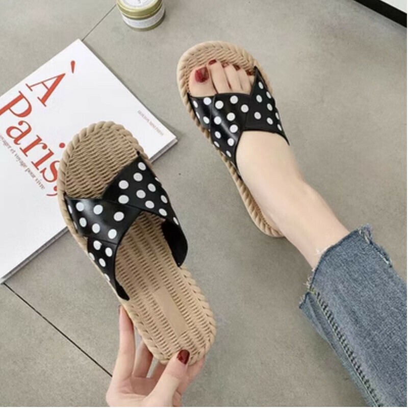 Hotly recommended outdoor non-slip beach slippers [black polka dot size 36-41] [contact customer service after placing order to confirm delivery size]