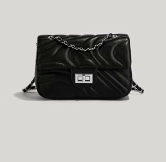 Hotly recommended small fragrant rhombus shoulder crossbody bag (black)