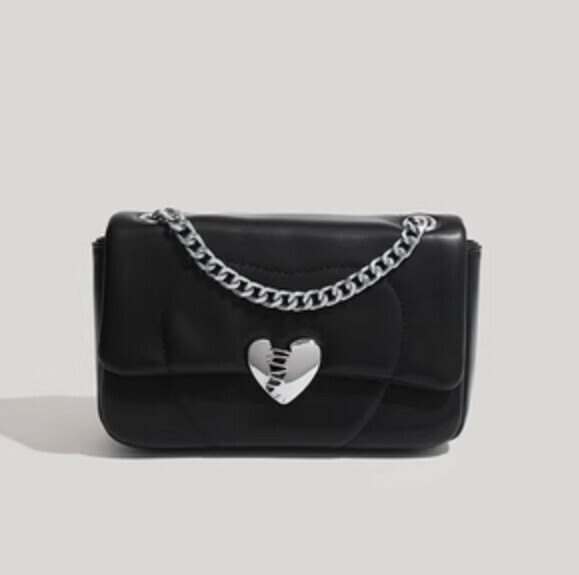 Hotly recommended chain love shoulder crossbody bag (black)