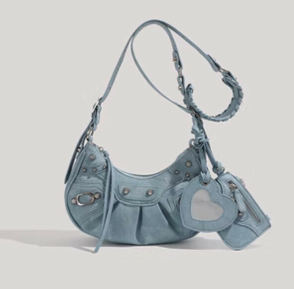Hotly recommended rivet tassel crescent crossbody bag (denim blue)