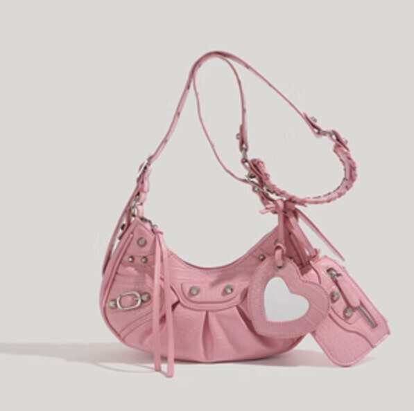 Hotly recommended rivet tassel crescent crossbody bag (pink)