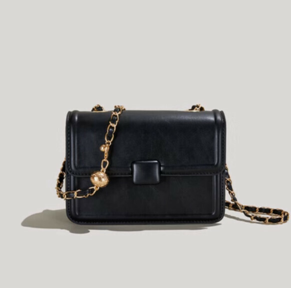 Popular chain shoulder crossbody small square bag (black)