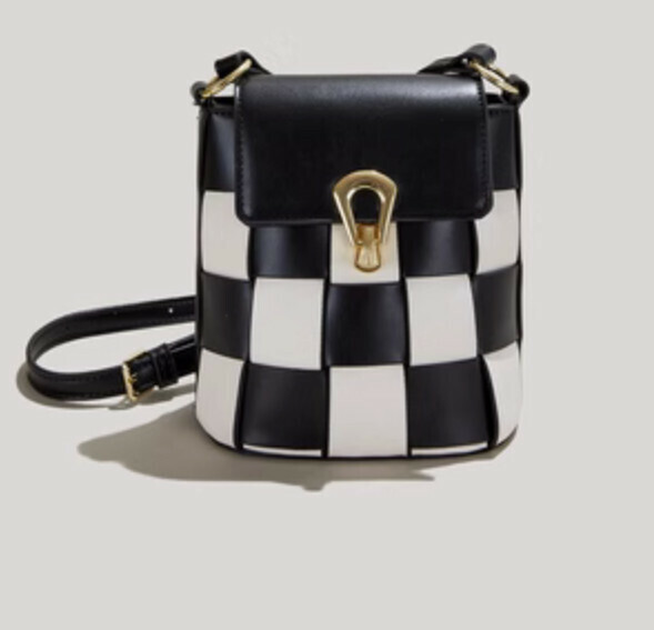 Hot Recommended Retro Braided Bucket Crossbody Bag (Black)