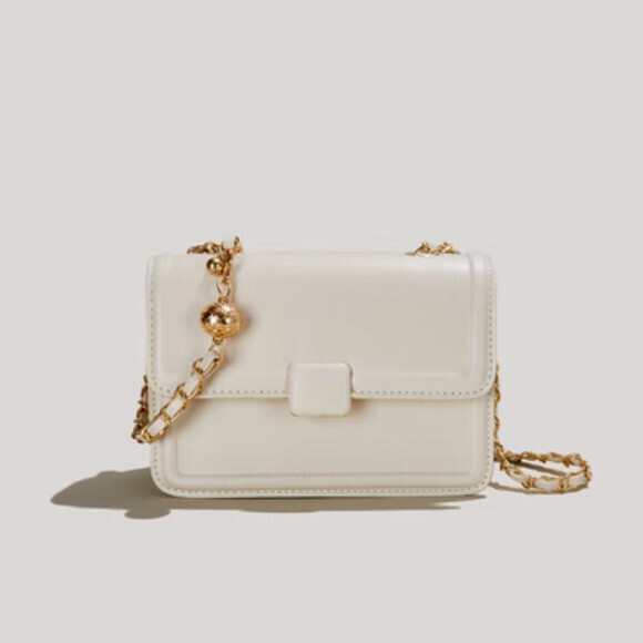 Popular chain shoulder crossbody small square bag (off-white)