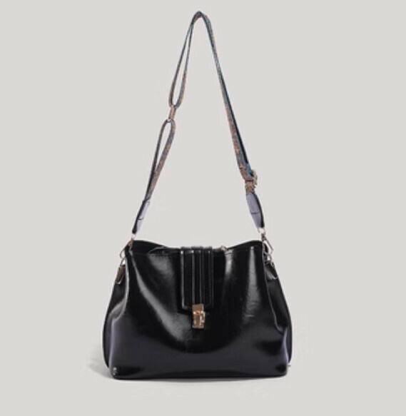 Hot Recommended Large Capacity Commuting Bucket Crossbody Bag (Black)