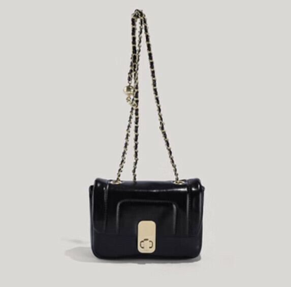 Hotly recommended chain fashion crossbody small square bag (black)