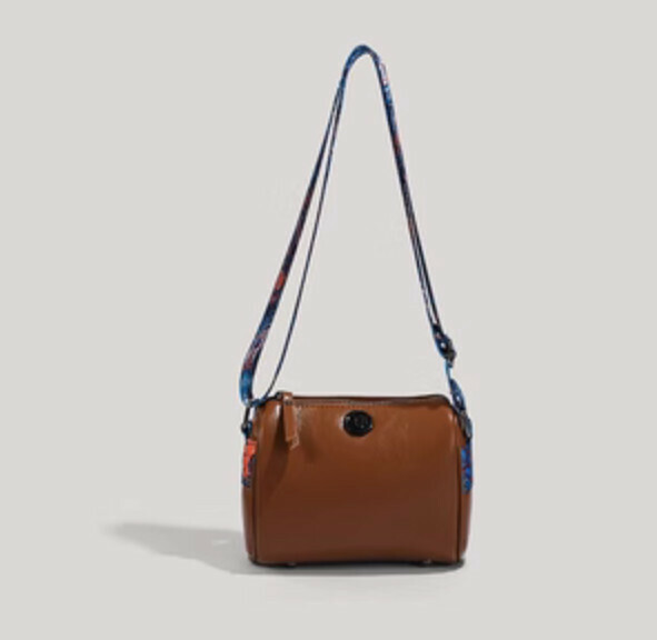 Hot push oil wax soft leather pillow shoulder crossbody bag (brown)