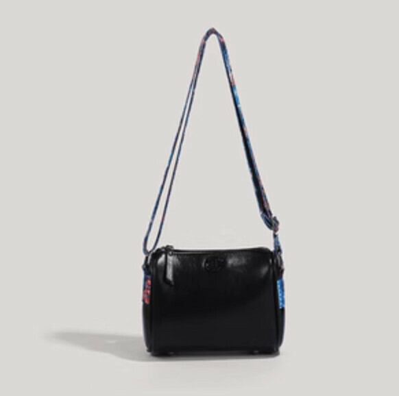 Hot push oil wax soft leather pillow shoulder crossbody bag (black)