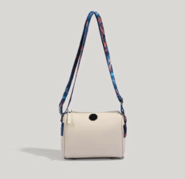 Hot push oil wax soft leather pillow shoulder crossbody bag (off-white)