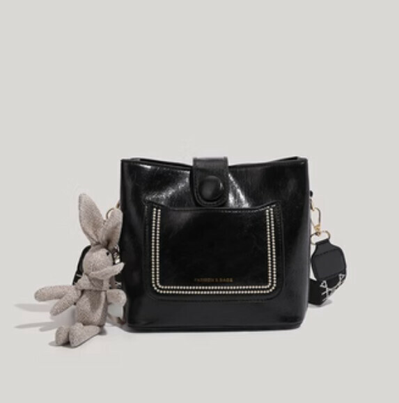 Popular woven wide shoulder strap pu leather bucket shoulder crossbody bag (black)