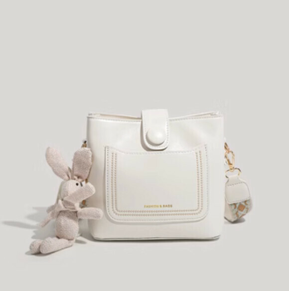 Popular woven wide shoulder strap pu leather bucket shoulder crossbody bag (off-white)