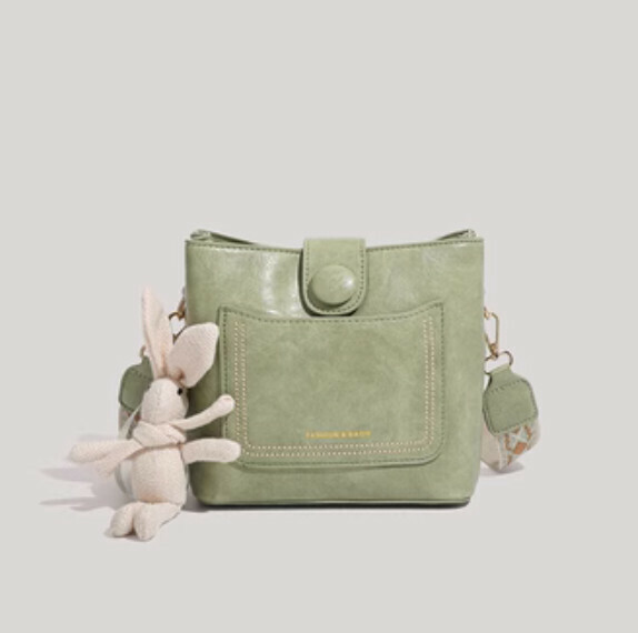 Popular woven wide shoulder strap pu leather bucket shoulder crossbody bag (green)