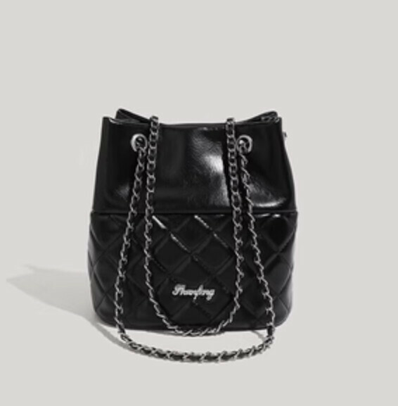 New pu leather rhombus chain crossbody bag (black)