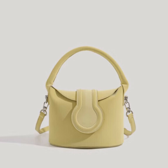 New portable shoulder crossbody bucket bag (butter color)