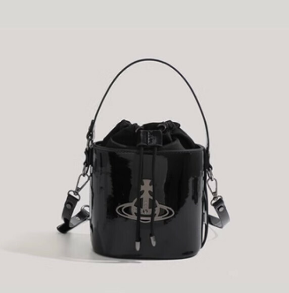 New large-capacity portable crossbody bag (classic black)