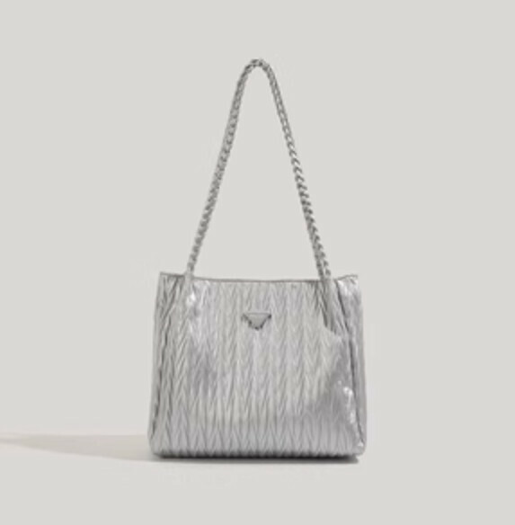 New fashionable one-shoulder pleated tote bag (silver)