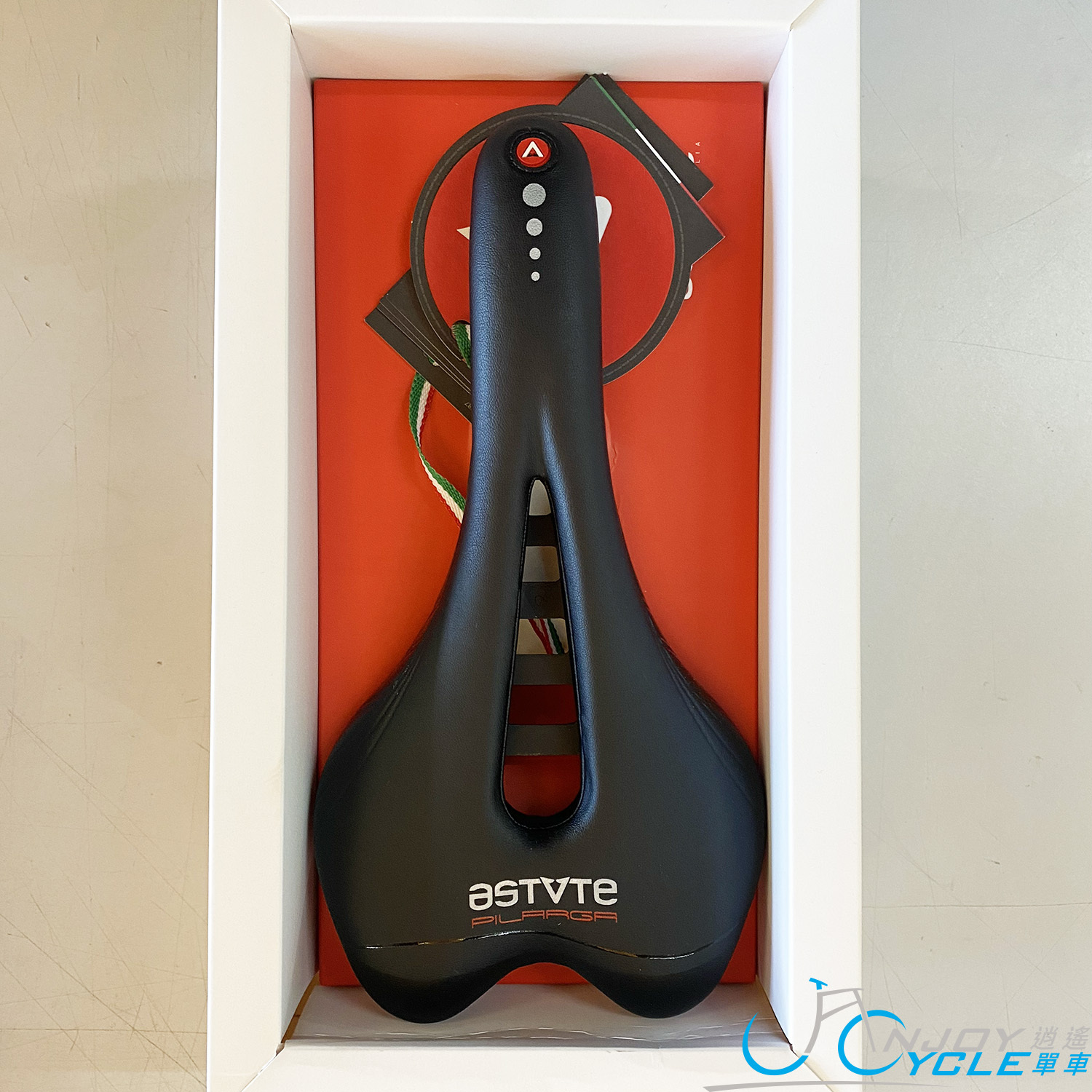 Astute SKYLINE VT Saddle Titan Rail