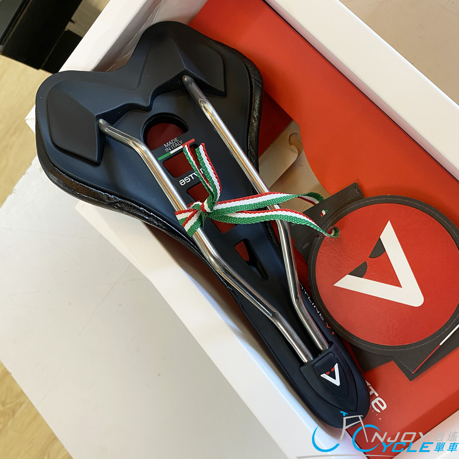 Astute SKYLINE VT Saddle Titan Rail